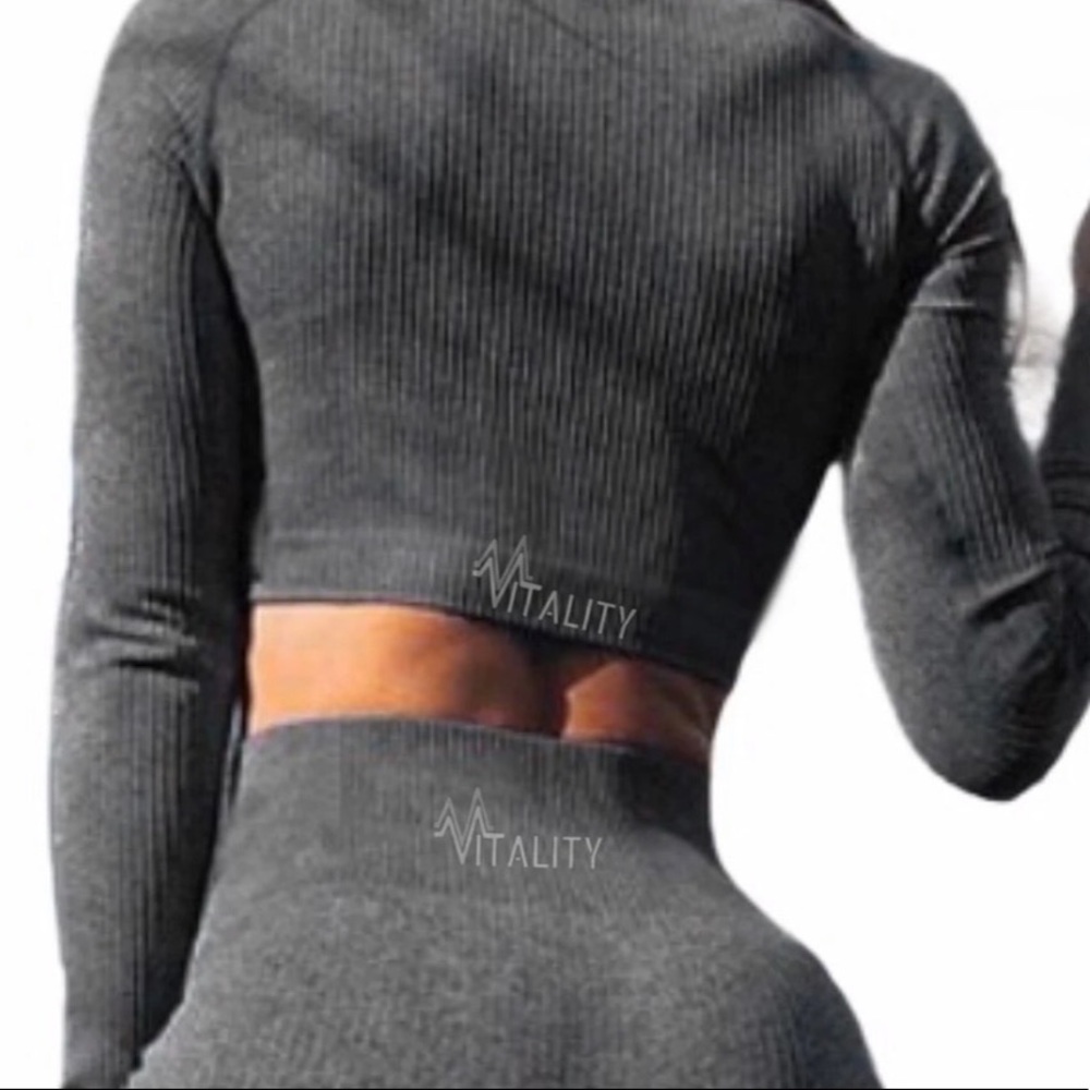 Ribbed long sleeve cropped top